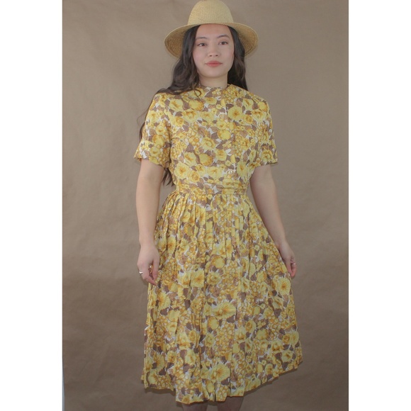 Vintage Dresses & Skirts - (286) VTG 1950s Feminine Yellow Floral Dress